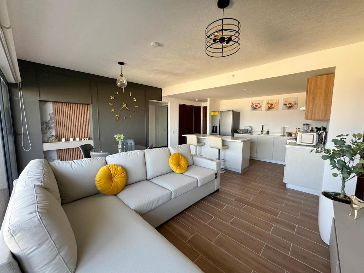 View Of The Capital, Escalon Sv Apartamento